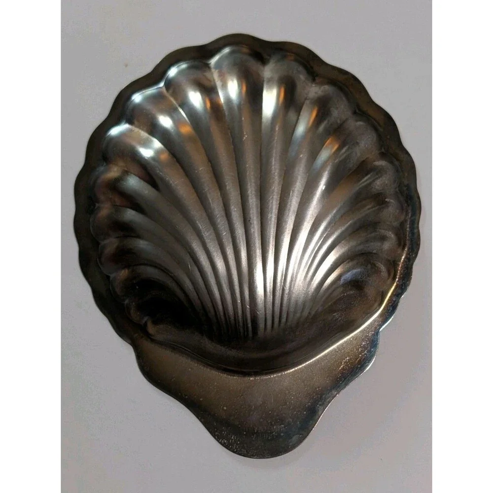 Vintage Oneida Silversmiths Silverplate Scalloped Clam Shell Trinket Dish 8”
